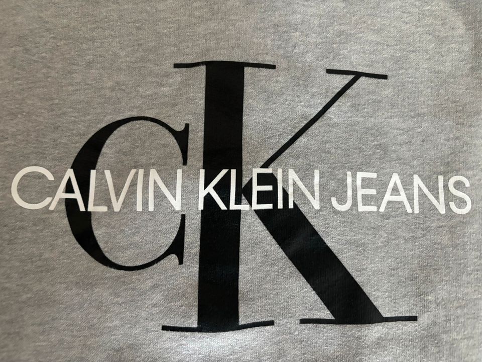 Calvin Klein Original Pullover Gr. M grau in Frankfurt am Main