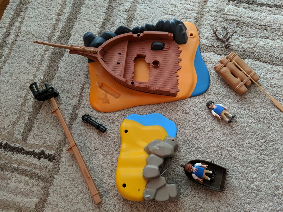 Playmobil Piraten Set mit Schiffsfrack und Floß sowie Boot in Germering