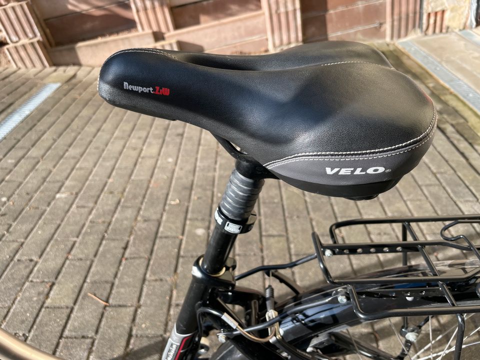 Damen Marken Fahrrad Victoria / inkl. Multifunktionslenker in Ebersbach bei Großenhain