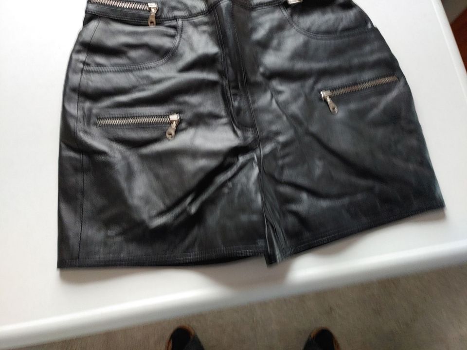 Leder Shorts schwarz Gr.38 von crazy outfits RV in Elmshorn