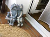 Gartenfiguren Mädchen und junge 50x35 Stein auf Holz Bank Hessen - Bad Vilbel Vorschau