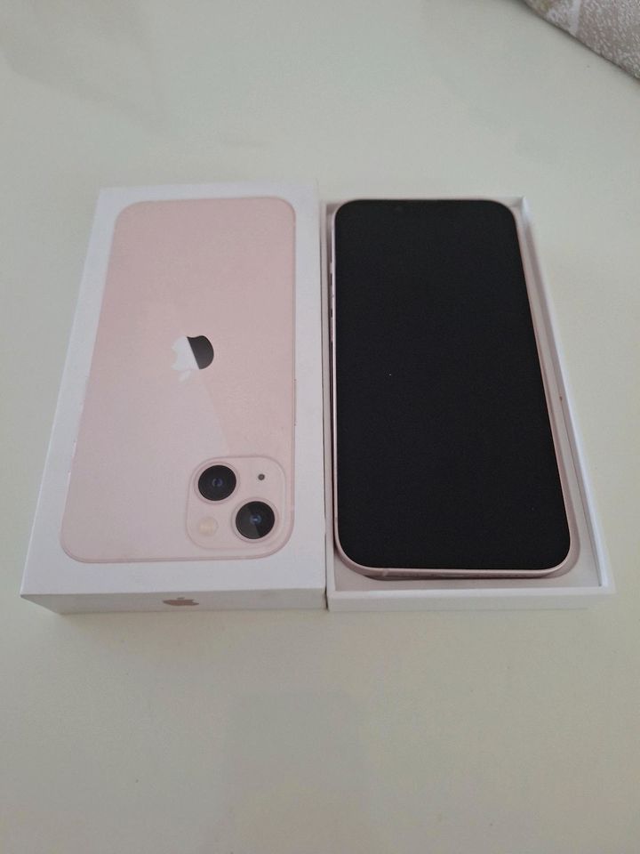 IPhone 13 in Rose in Hannover