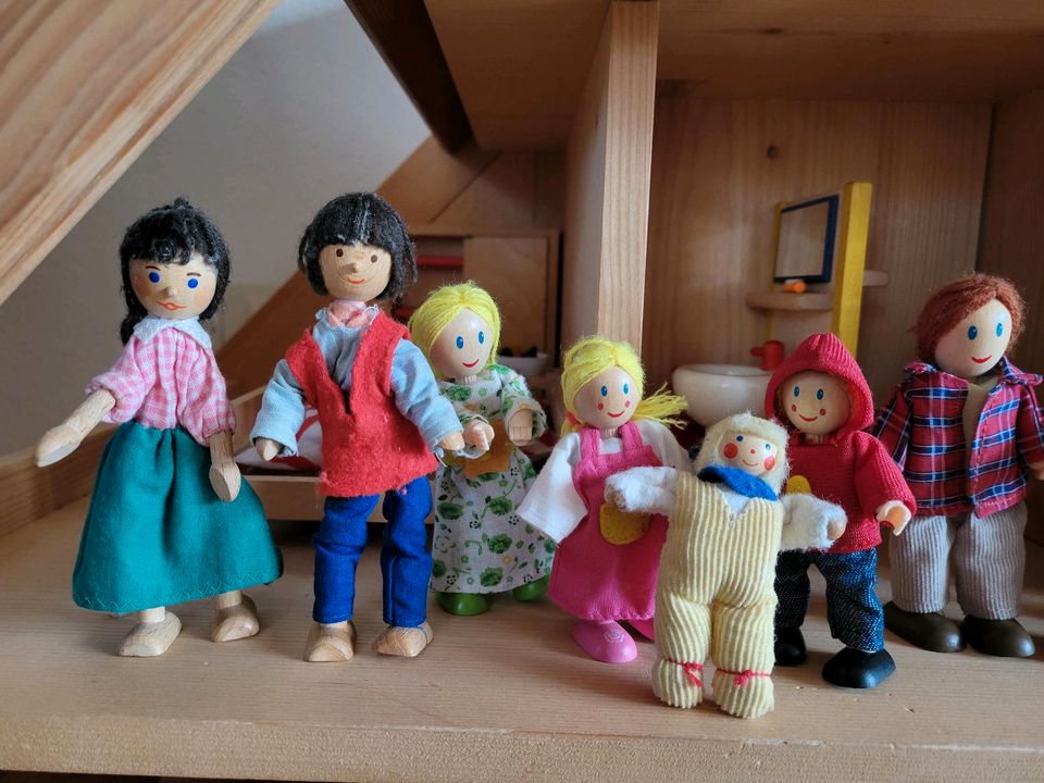 Puppenhaus aus Holz in Tübingen