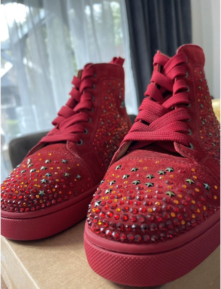 ' Neu' Christian Louboutin High Top Sneaker Gr. 38,5 rot in Wolfsburg