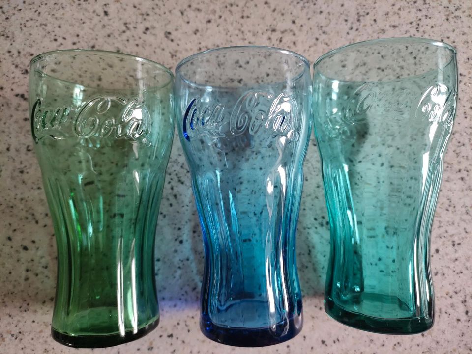 Cola Gläser (blau, türkis, grün) in Markt Schwaben