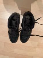 Jordan 1 mid in Schwarz Hessen - Borken Vorschau
