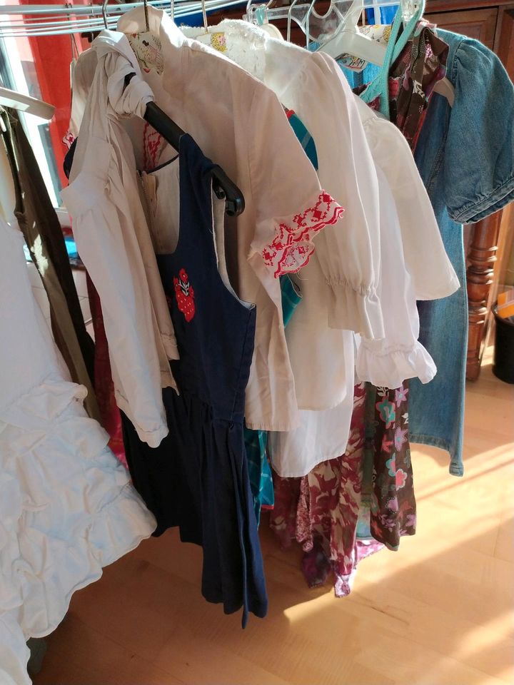 Tolle Kleider für Mädchen, Dirndl Gr.116 - 140 in Eislingen (Fils)