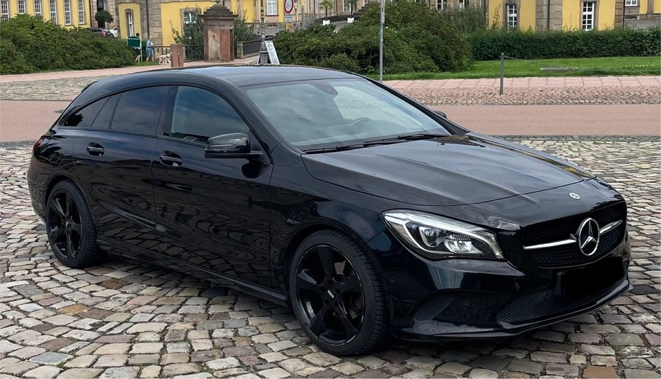 Mercedes Benz CLA 200 Shooting Brake - AMG Line in Bad Arolsen