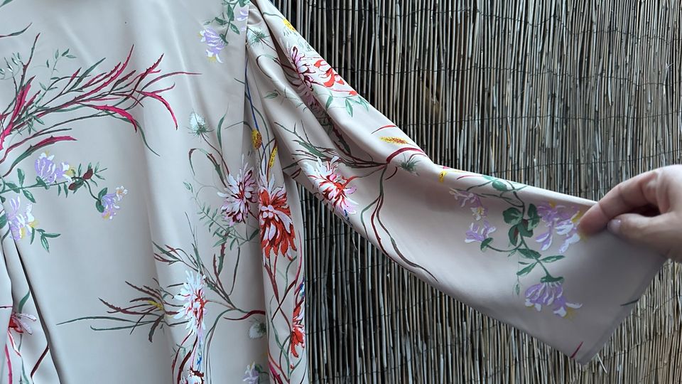 Vintage blumige Bluse ,H&M,Gr. 42 in Frankfurt am Main