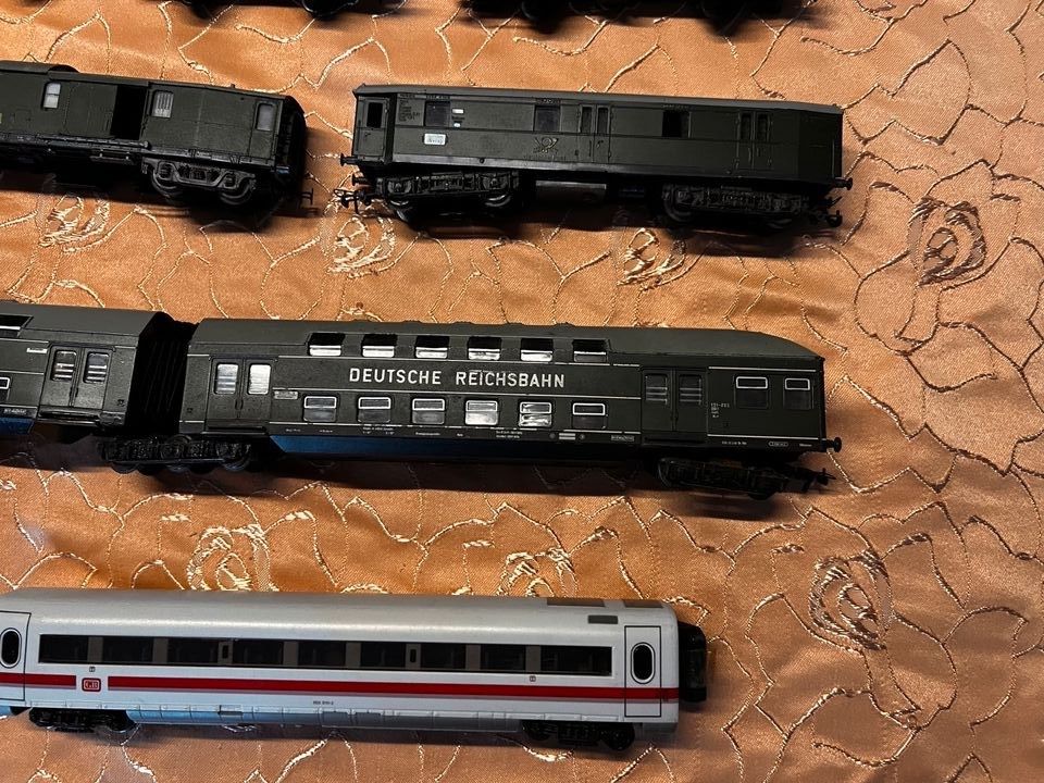 H0 Eisenbahn Set/ Zug / Schienen / Lokomotive/ DDR / Modell in Rudolstadt