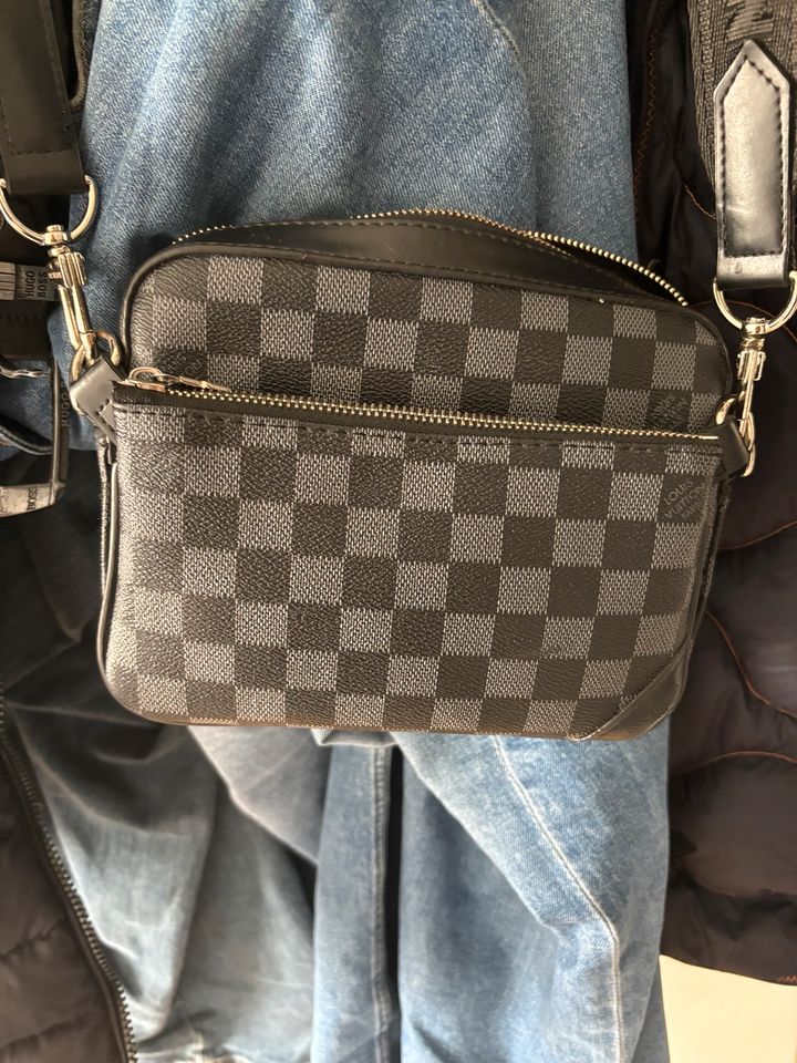 Herren bauchtasche Louis Vuitton in München