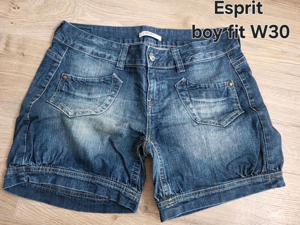 2 Esprit boy fit Shorts Weite 30 wie neu in Langerwehe