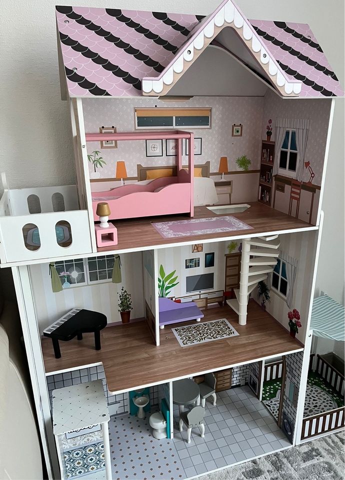 Kinder Puppenhaus groß in Köln