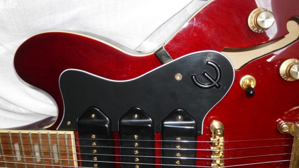 2008 Epiphone Riviera P93 Wine Red, Bigsby in Braunschweig