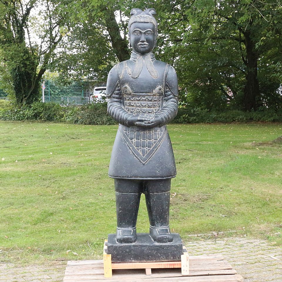 Samurai Krieger aus Stein Steinfigur stehend 152 cm in Bochum