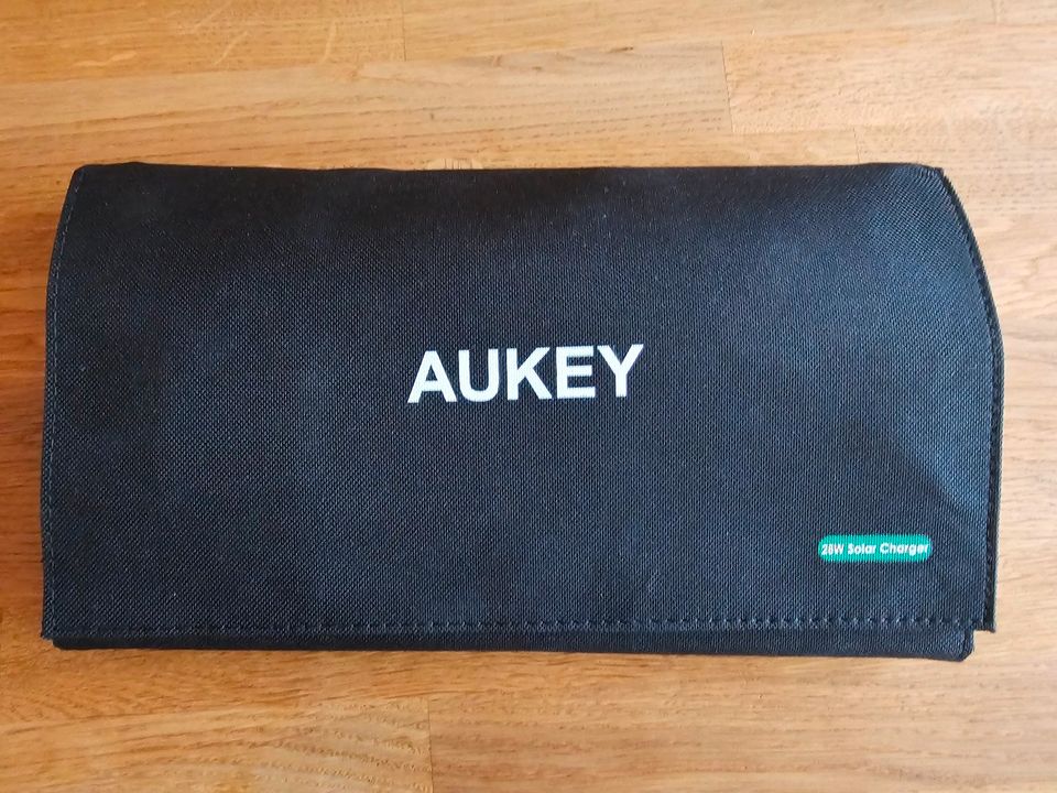 AUKEY PB-P5 28W Solarmodul 2x USB je 2,4A max. - neuwertig in Leonberg