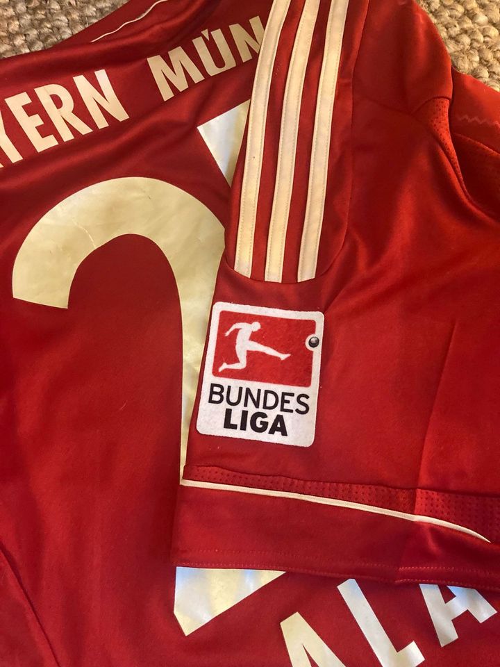 Bayern Trikot XL Alaba original signiert in Augsburg