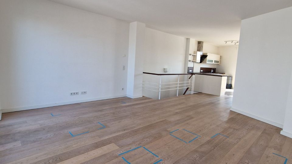 Sonnige, helle DG-MAISONETTE Wohnung mit zwei Terrassen, Einbauküche und Lift in Berlin