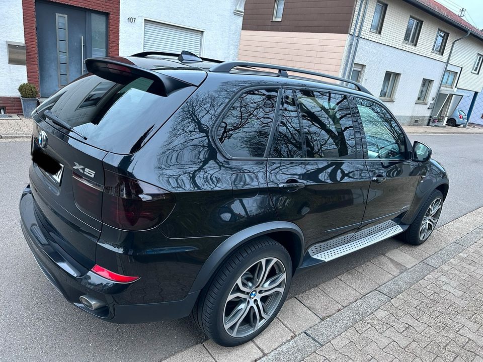 BMW X5 E70 3.0D (Black in Black) in Bexbach