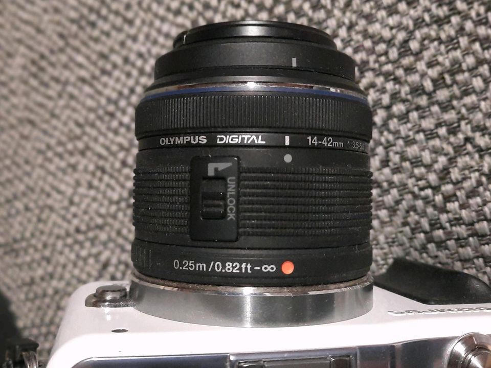 Olympus Pen E-PM1 Systemkamera (12 MP) mit Objektiv in Xanten