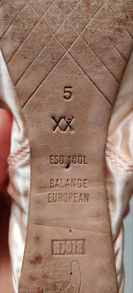 Zertanzte Spitzenschuhe Ballettschuhe Pointe shoes in Saarbrücken