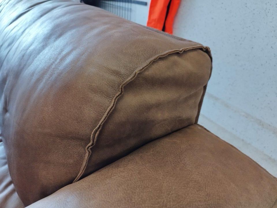 Couch aus Leder in Kolkwitz