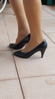 Gucci Pumps schwarze Leder Pumps Absatz 8,5 cm Gr.39 1/2 Nordrhein-Westfalen - Mönchengladbach Vorschau