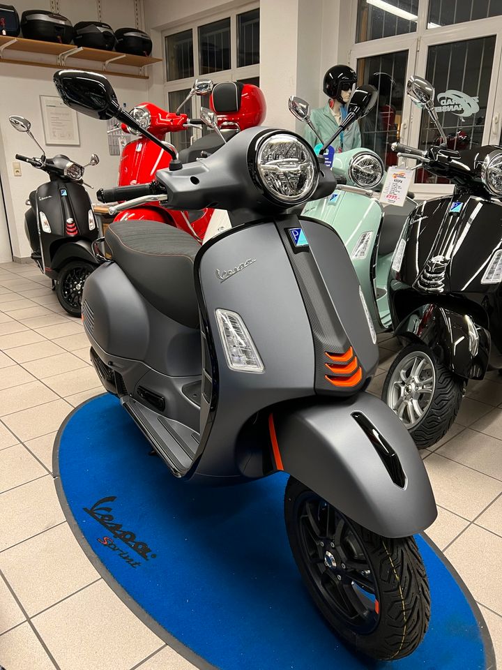 Neu! Vespa GTS 125 Super Sport E5 Roller Grau Travolgente in Freiburg im Breisgau