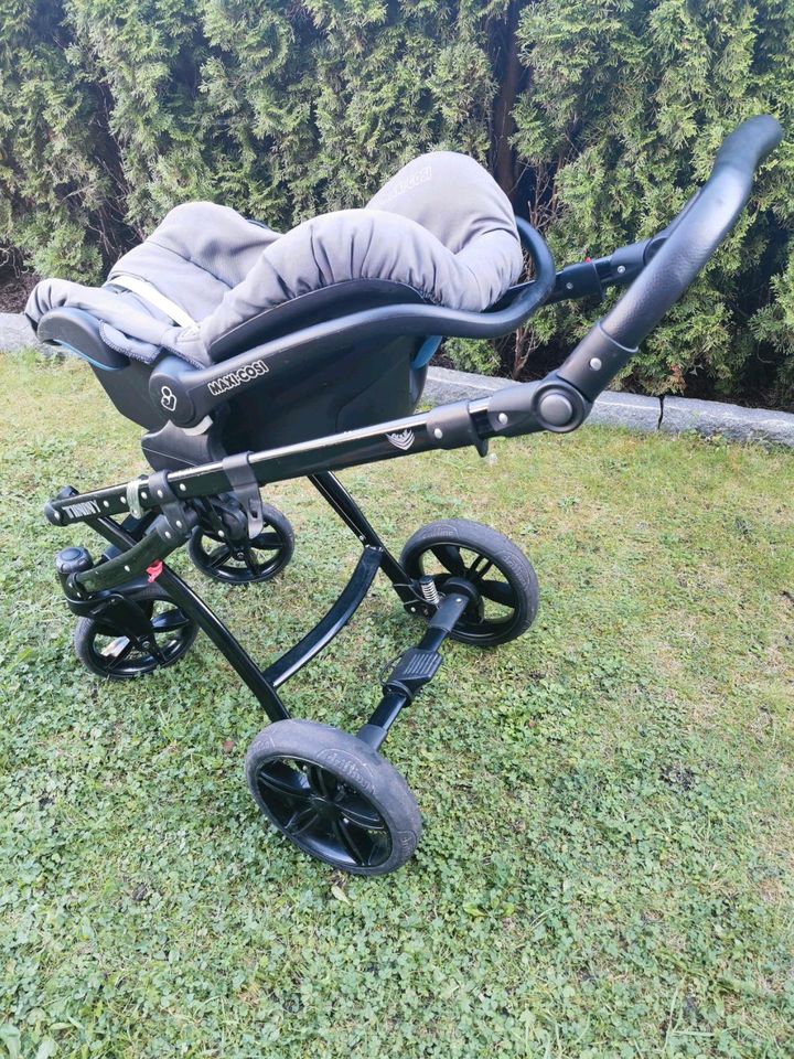 Kinderwagen mit Babywanne in München