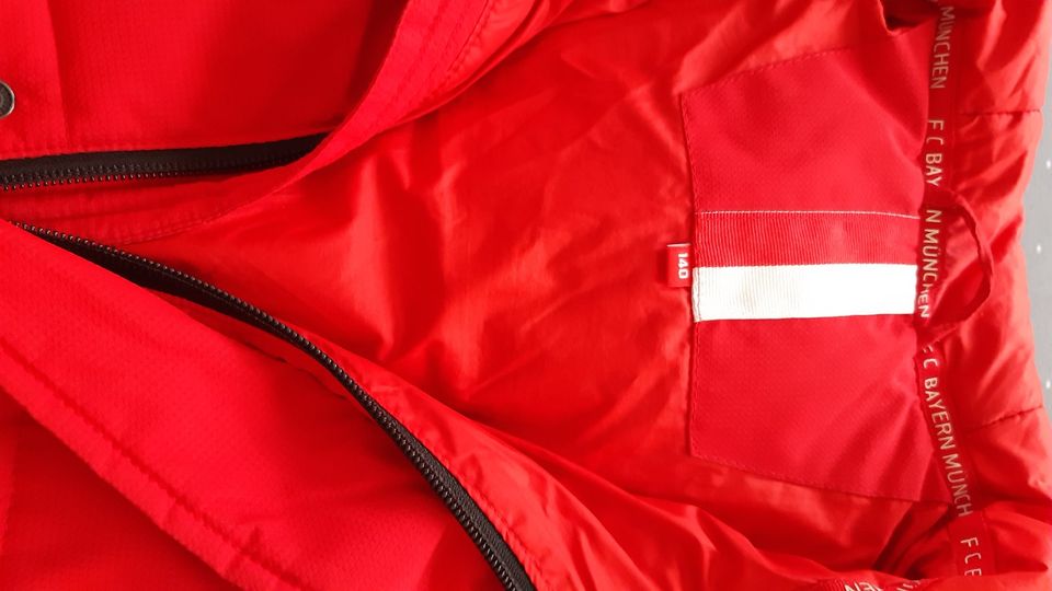 Original FC-Bayern-Fanjacke in Karlsdorf-Neuthard