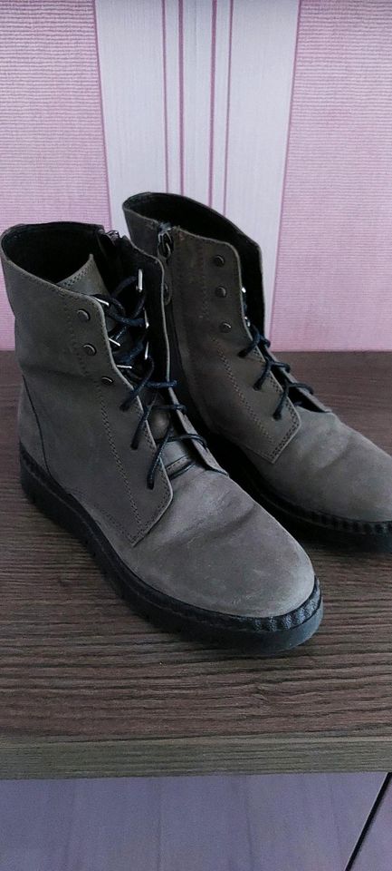 Stiefel für Damen oder Mädchen in Erzhausen