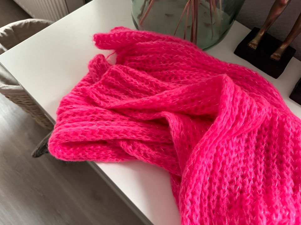 Pinker Schal mit Glitzerfäden neuw Winter Ibiza in Niedersachsen -  Burgwedel | eBay Kleinanzeigen ist jetzt Kleinanzeigen