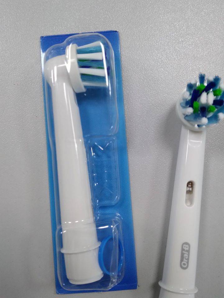 Oral-B Elektrische Zahnbürste Braun Oral-B Vitality 170 CrossActi in Körle