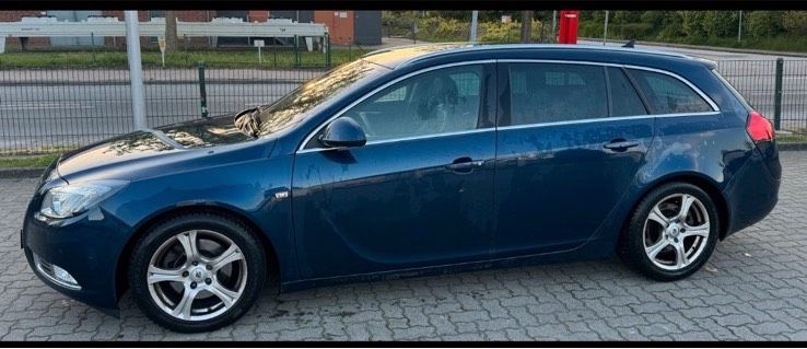 Opel Insignia A 2.0 Turbo Sports Tourer Auto Metallic Blue Blau in Fahrenkrug