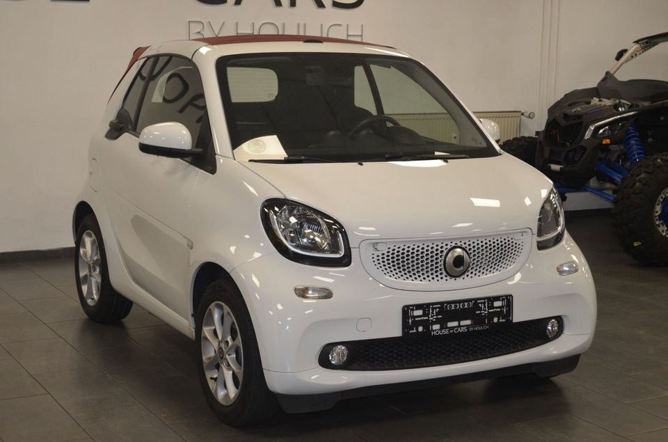 Smart fortwo cabrio Passion DCT*LED*NAVI*Media-Paket in Bad Homburg