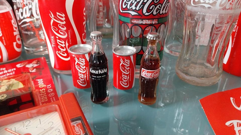 Coca Cola Sammlung, ca 80-teilig, Dancing Can FM Radio Trucks uvm in Walluf