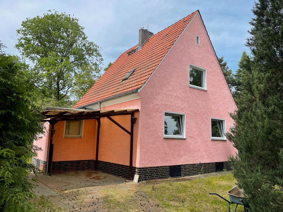 Eichwalde - Einfamilienhaus mit Einliegerwohnung, großzügigem Naturgarten mit Remise in Eichwalde