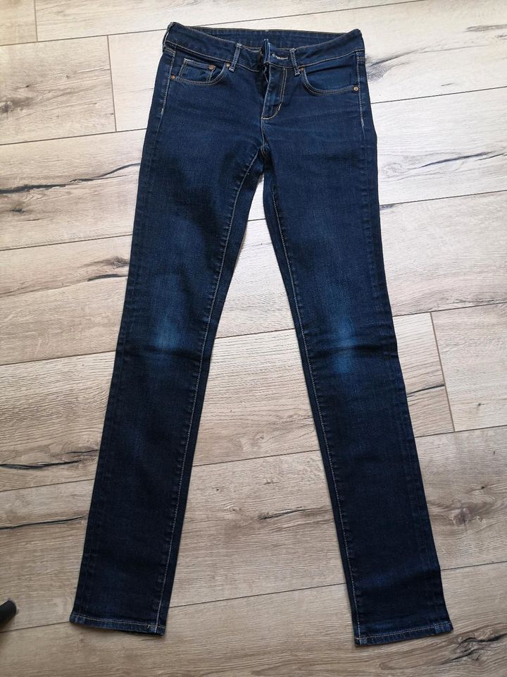 Jeans von H&M in Größe 26, Innenbeinlänge ca. 80cm in Görlitz