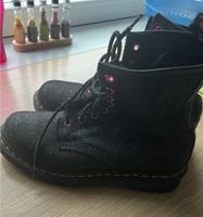 Dr. Martens Stiefel Damen Docs schwarz pink 8 Ösen wie neu 40 Bayern - Poing Vorschau