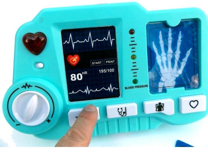 Spielzeug EKG und Röntgengerät in Pritzwalk