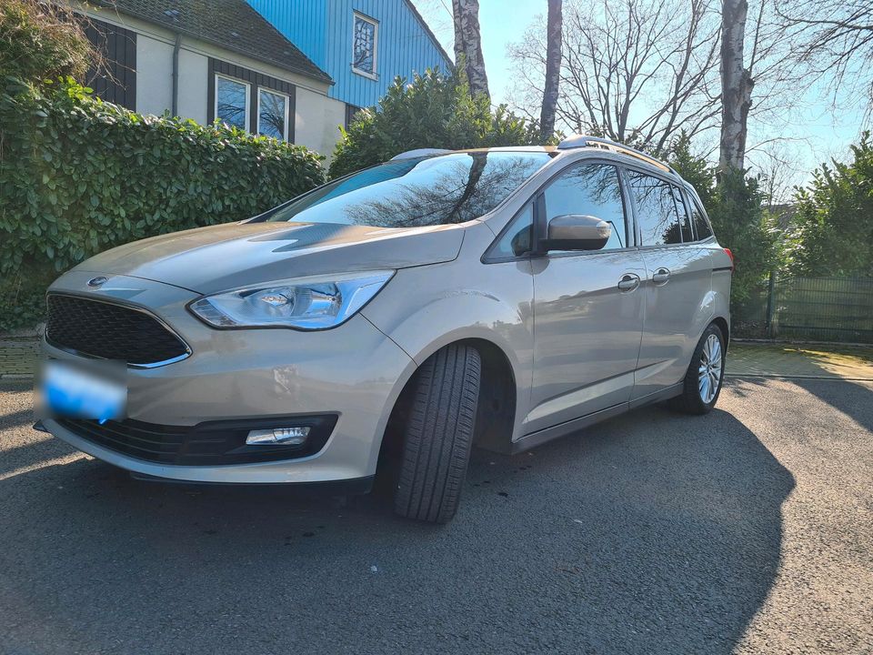 Ford Grand C Max 7 Sitzer Titanium in Recklinghausen