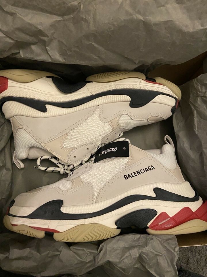 Balenciaga Triple S Gr. 41 Neu fallen größer aus wie eine 42 in Köln