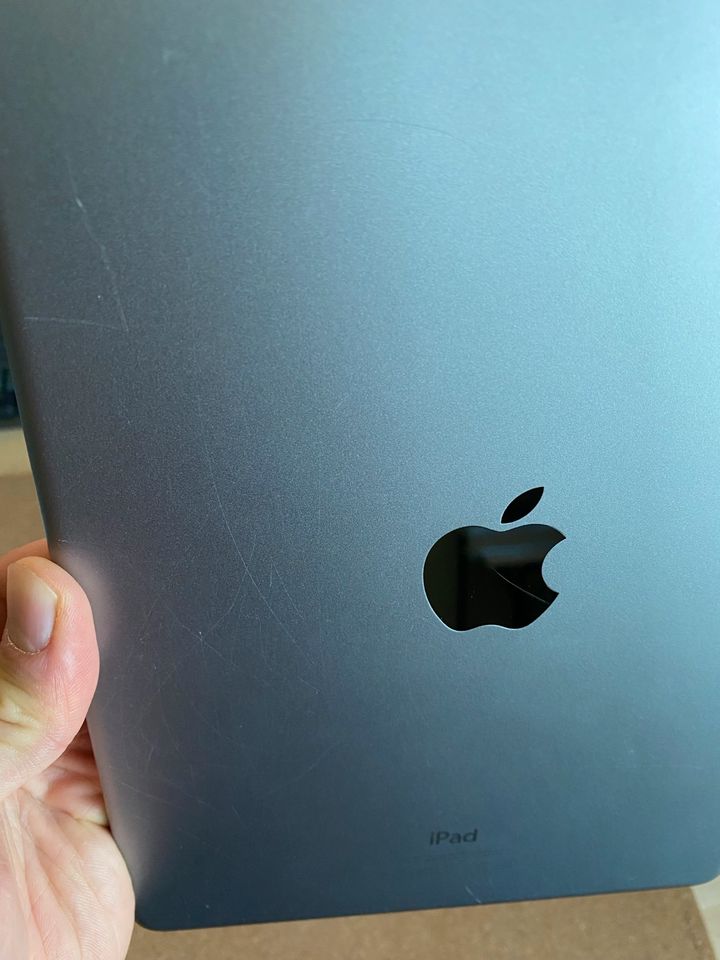 Apple iPad Air 2, 128GB, A1566 - entsperrt mit OVP, Tastatur… in Berlin