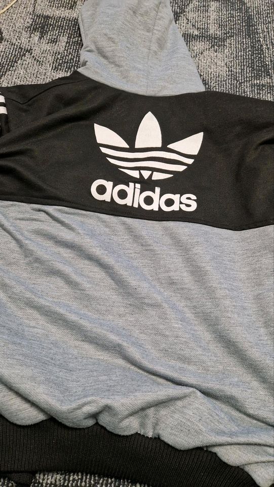 Jacke Adidas.. in Braunschweig