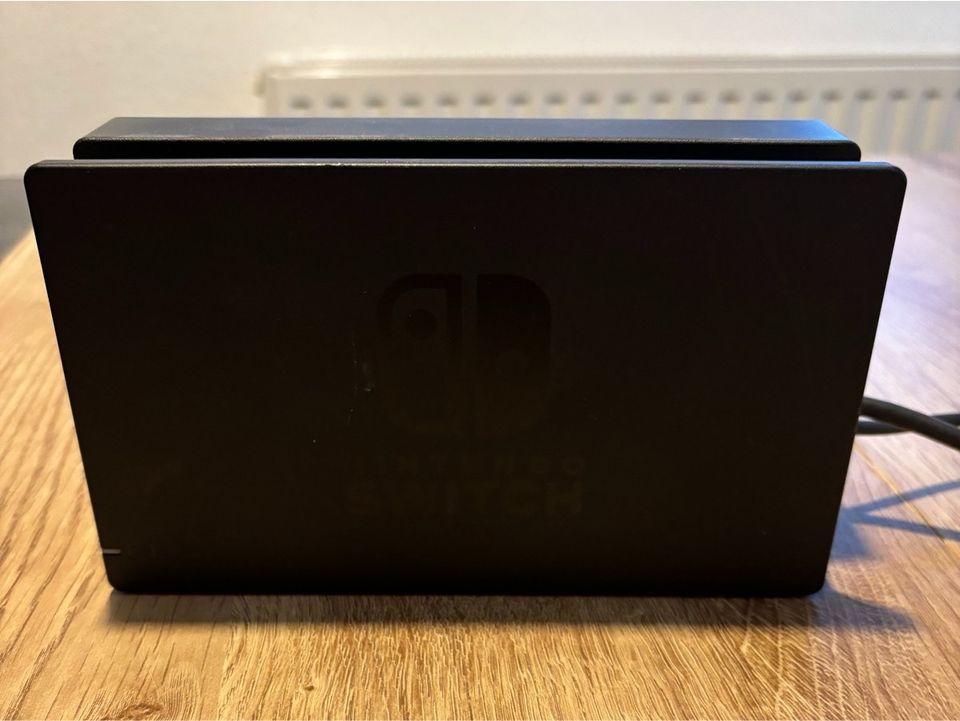 Nintendo Switch-Konsole + Zubehör in Lünen