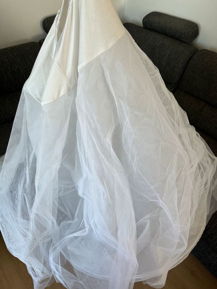 Lilly Brautkleid Hochzeitskleid Größe 34 weiß Reifrock Spitze in Schönberg