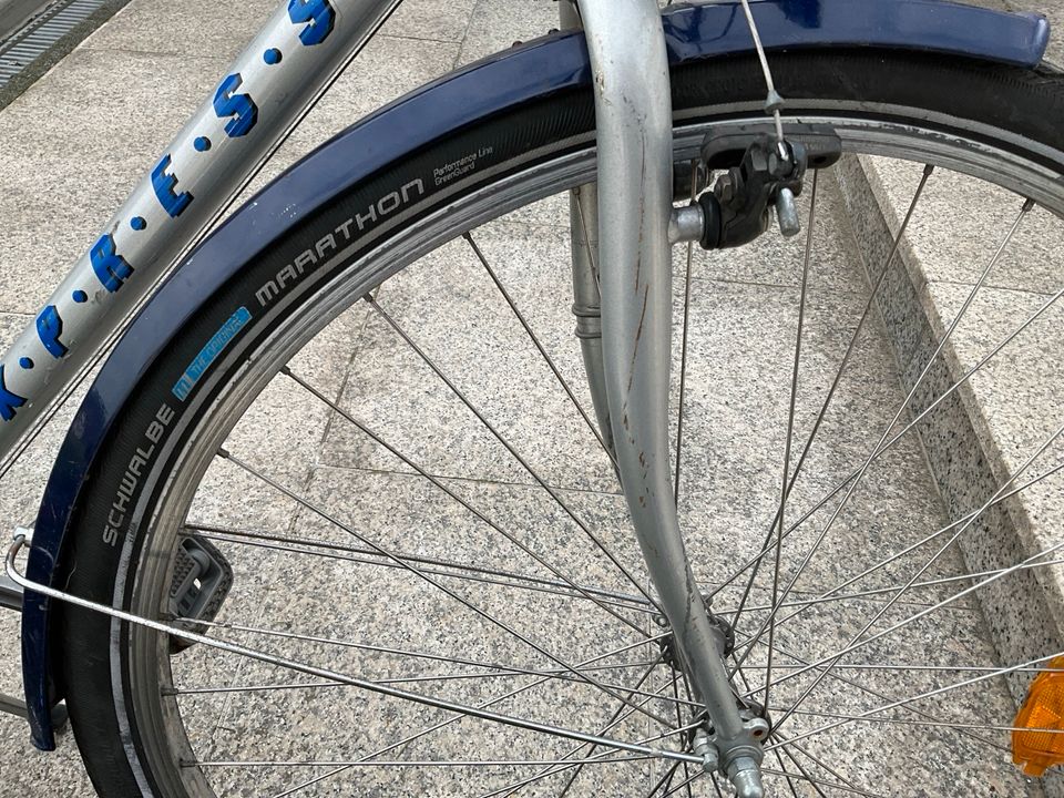 Fahrradschlauch und Mantel von Schwalbe in Ratingen