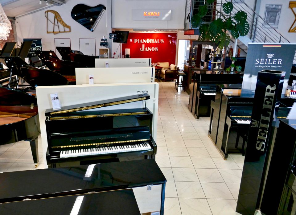 Steinway & Sons Klavier ✱ Modell Z ✱ 114 cm ✱ Schwarz Hochglanz in Königsbrunn