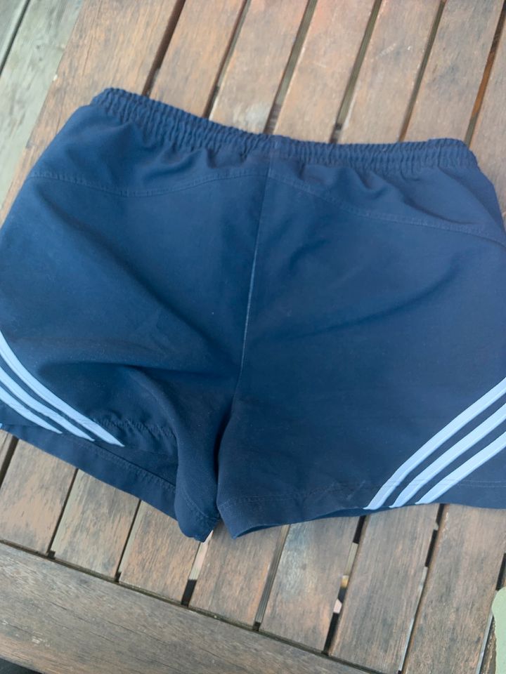 Sporthose und kurze Hose in Hüttenberg