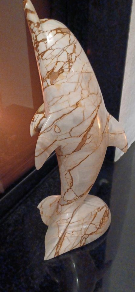 Delfin Skulptur Marmor Stein in Roth